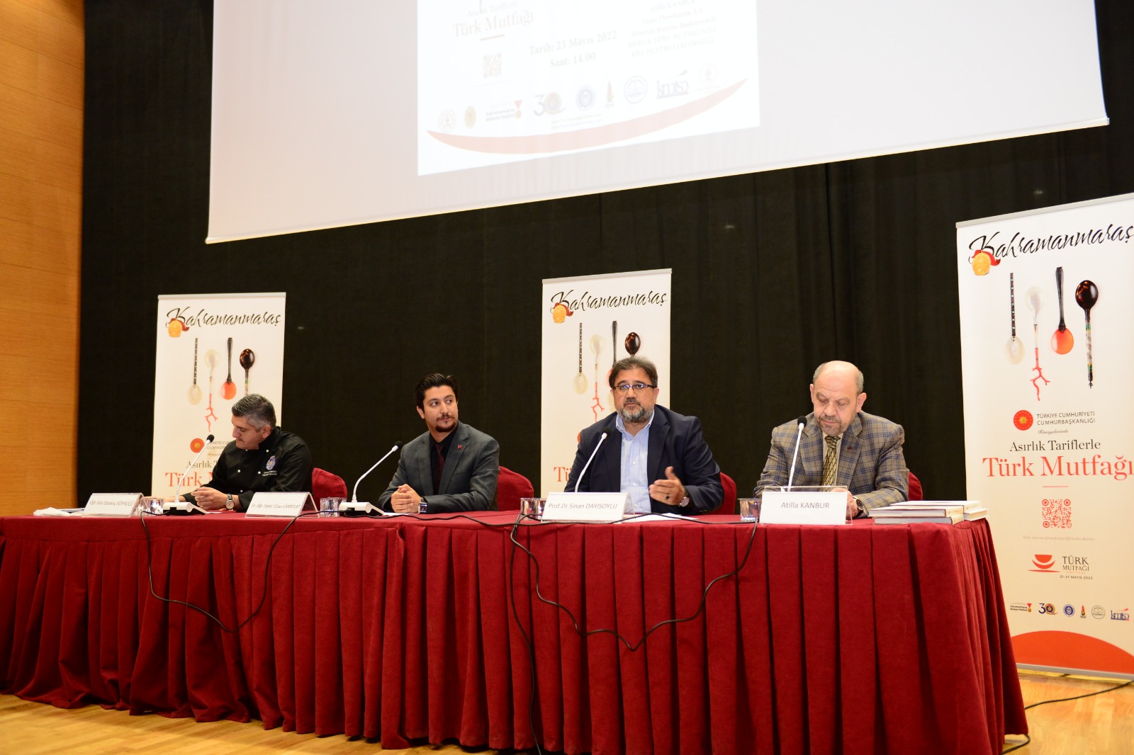 ÜNİVERSİTEMİZDE ASIRLIK TARİFLERLE TÜRK MUTFAĞI PANELİ DÜZENLENDİ.26.05.2022