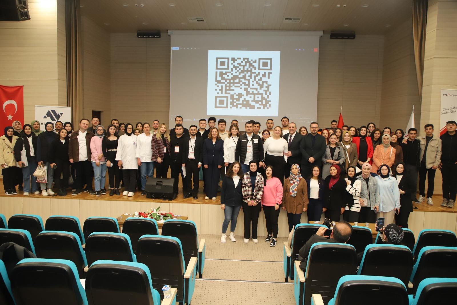 Pazarlama ve Reklamcılık Bölümü “Kendi Yolunu Çiz” Adlı Konferansta Öğrencileri ve Sektör Temsilcilerini Bir Araya Getirdi